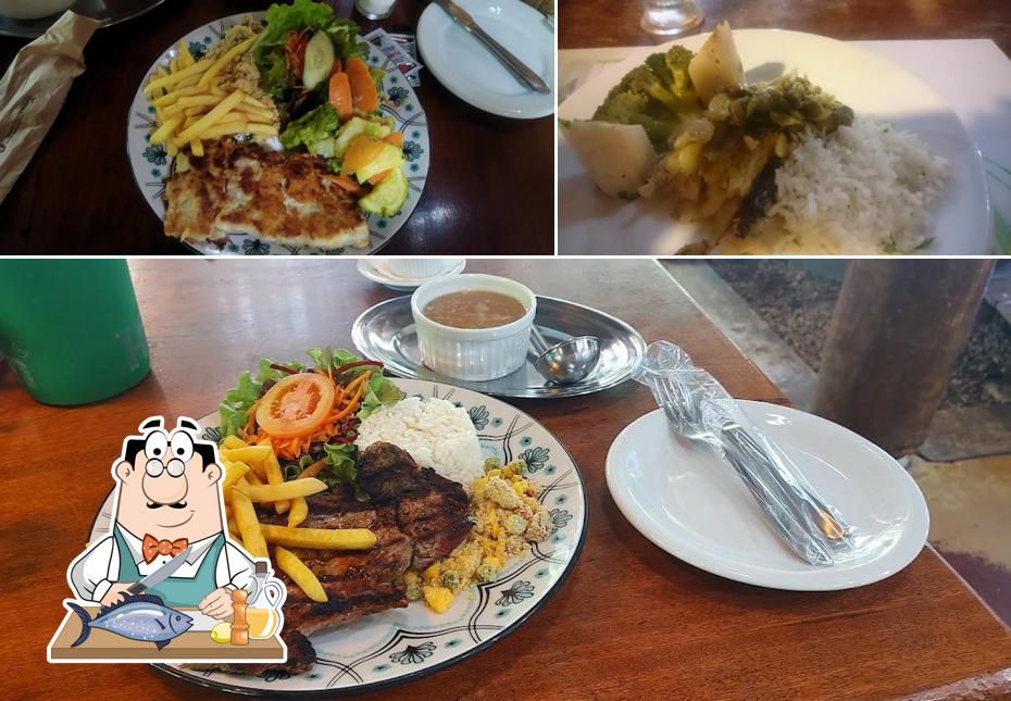 Salmão grelhado em Padang Restaurante e Pizzaria