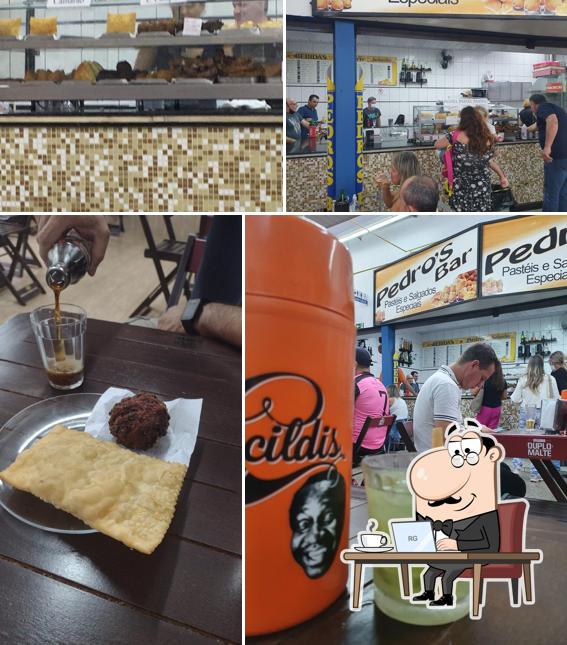 O interior do Pedro's Bar Mercadão da Vila Arens