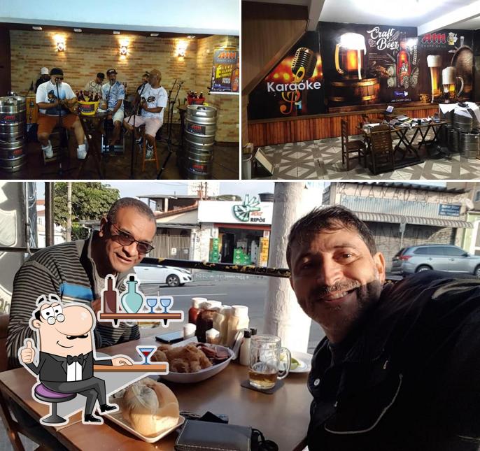O interior do AM CHOPP GRILL