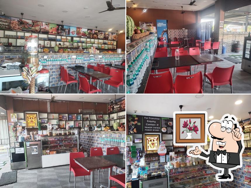 Check out how Coffee Makka looks inside