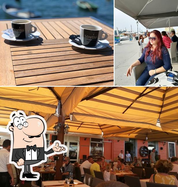 Gli interni di Cafe "DOLPHIN"