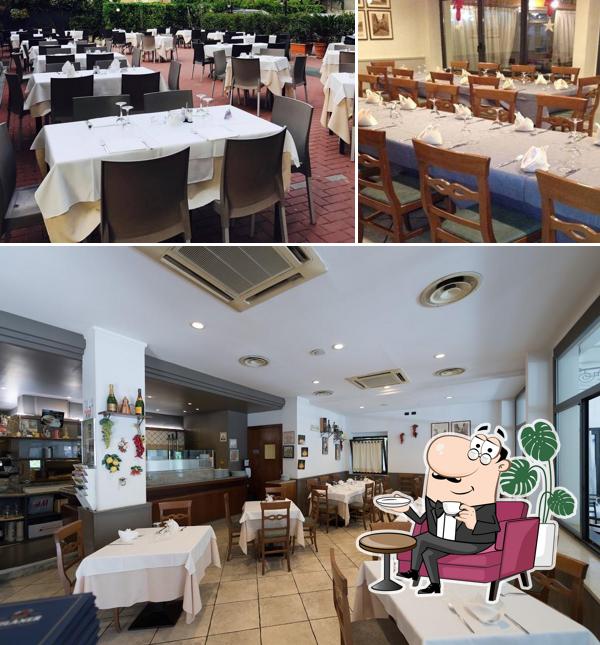 Siediti a un tavolo di Bella Napoli