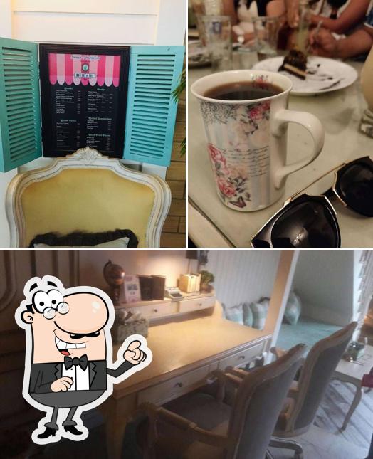 Take a seat at one of the tables at House #309 By Sweet Obsession