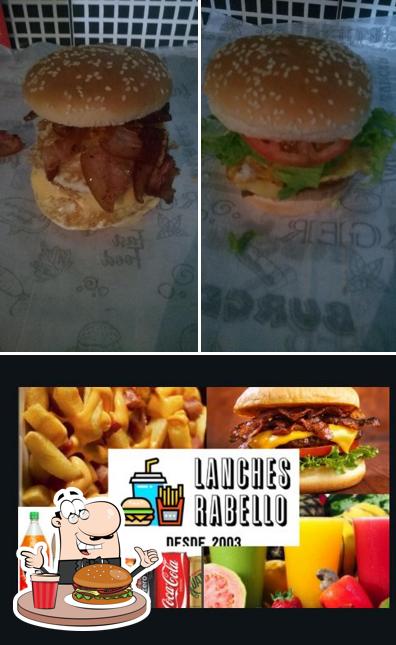 Peça um hambúrguer no RABELLO BÚRGUER