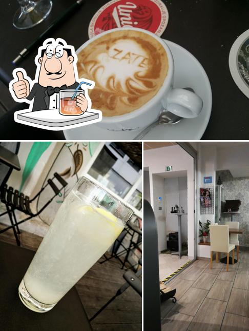 La bevanda e interni del ristorante