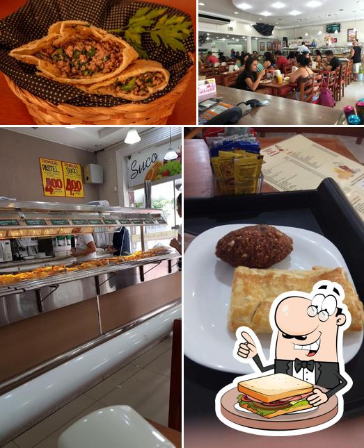 Coma um sanduíche no Pastelaria Kibe Esfiha