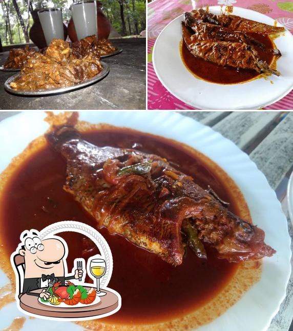 Order different seafood meals served at Kakkathuruthu Toddy Shop