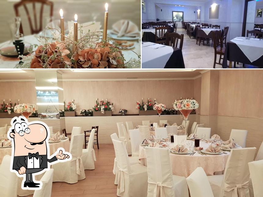 Siediti a un tavolo di Mary Grace Sala Ricevimenti Ristorante E Pizzeria