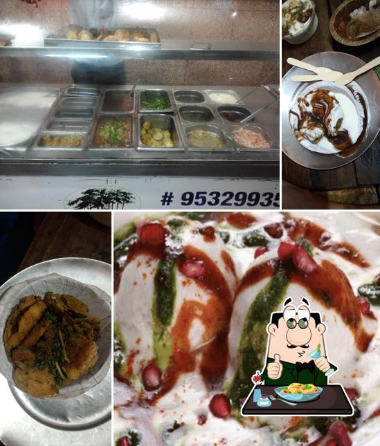 Meals at PANDIT RAM NARAYAN TIWARI CHAAT WALA