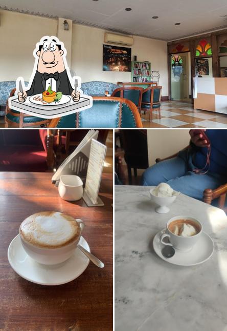 The image of food and interior at Café Sheesh Mahal