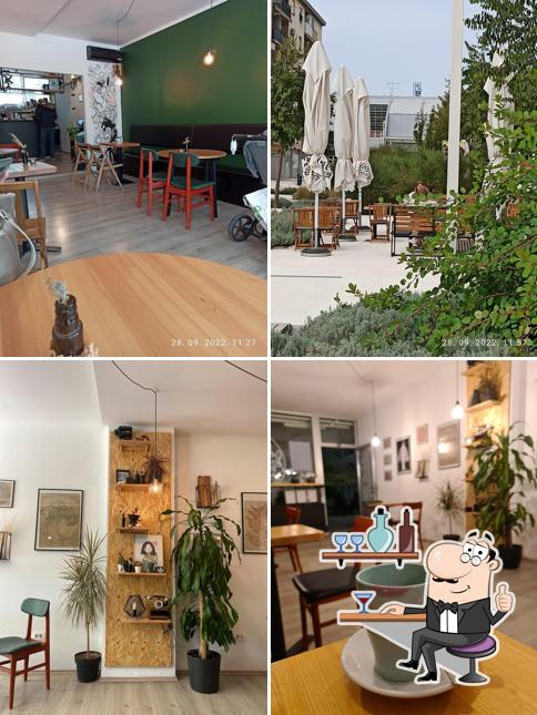 Siediti a un tavolo di Kavana Lattiera