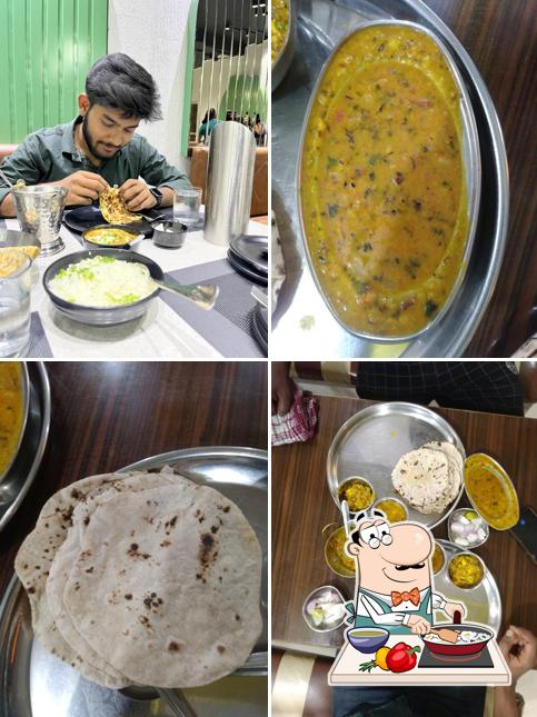 Paella at Sharda bhojnalay