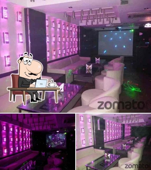 Take a seat at one of the tables at La Shivaaz - Hotel Shivam