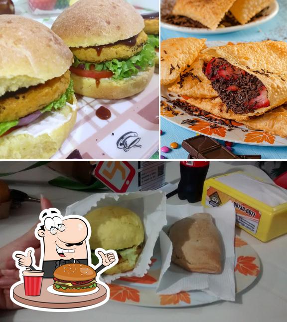 Consiga um hambúrguer no Pastelaria da Ione