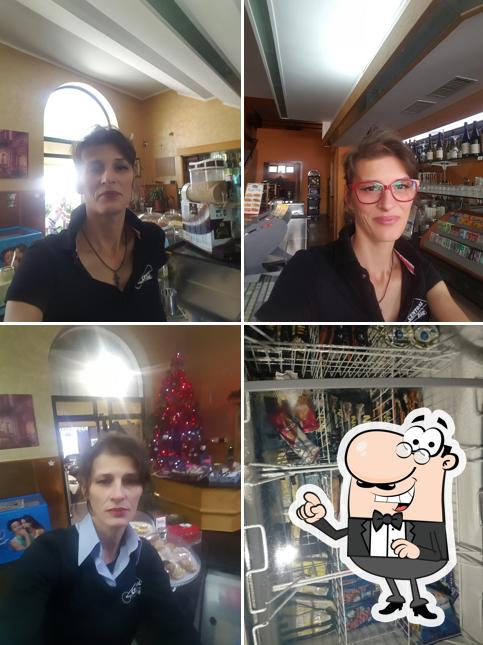 Dai un'occhiata agli interni di Bar Centrale