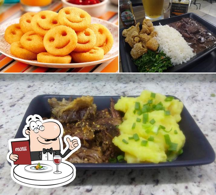 A comida e cerveja do restaurante