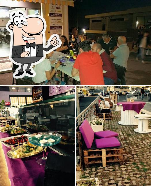 Dai un’occhiata alla immagine che raffigura la interni e cibo di New Enjoy bar