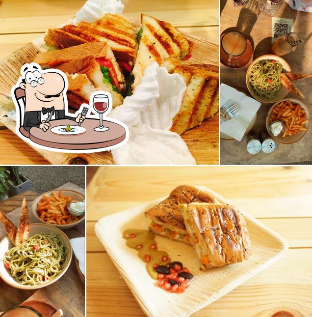 Food at Jugmug Thela