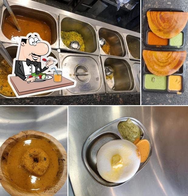 Food at Brahmins' Thatte Idli