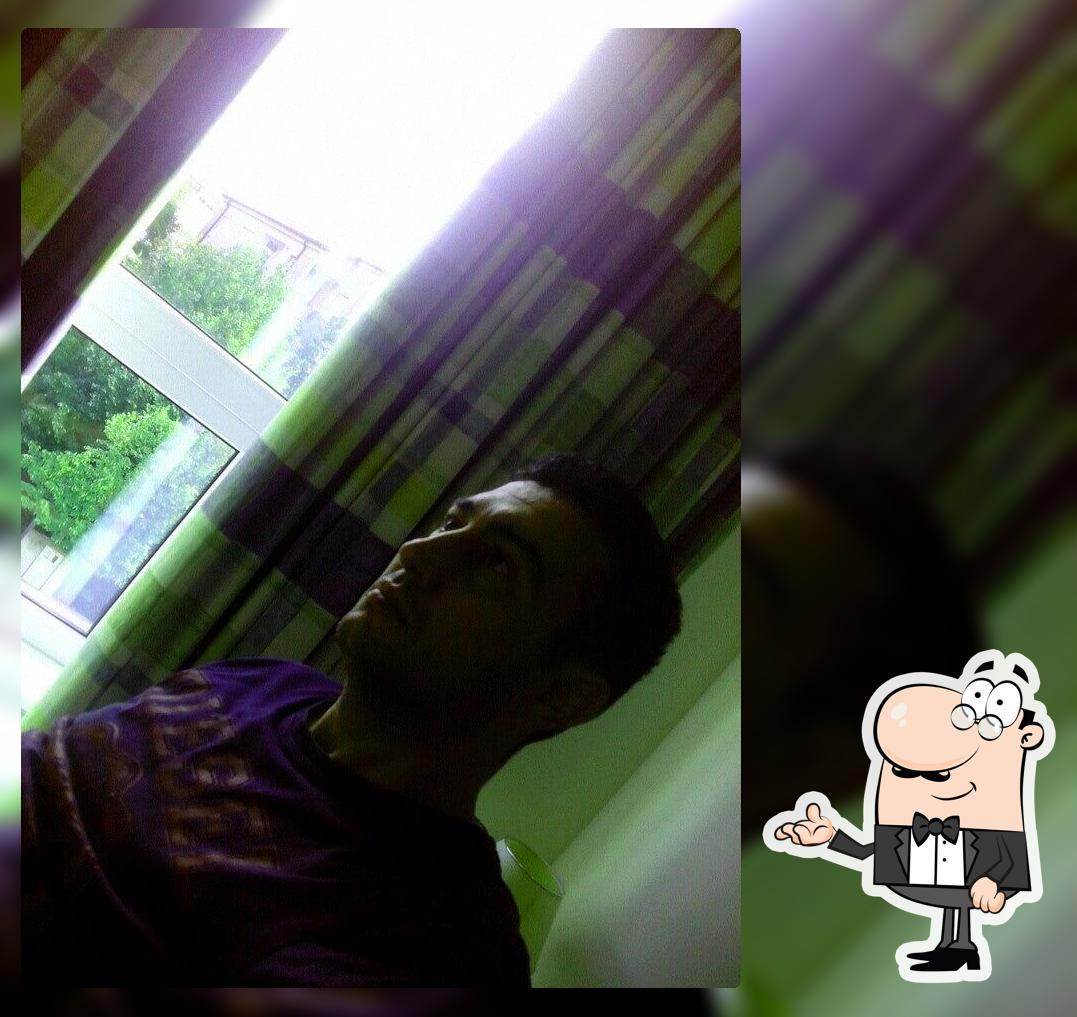 Dai un'occhiata agli interni di City Bar