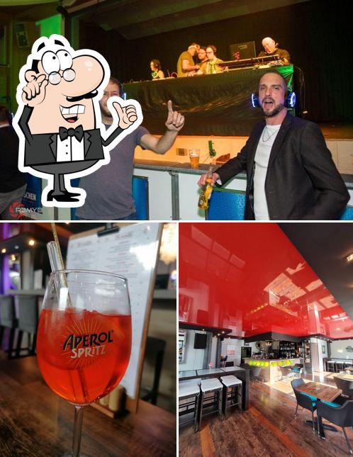 Dai un'occhiata agli interni di Ange Bar