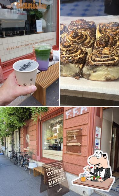 Tra le varie cose da daniska Specialty Coffee & Matcha si possono trovare la cibo e esterno