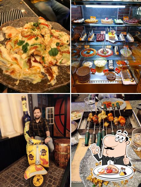 Order pizza at Castle's Barbeque