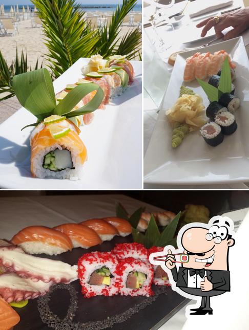 {Restaurant_name} offre piatti di sushi