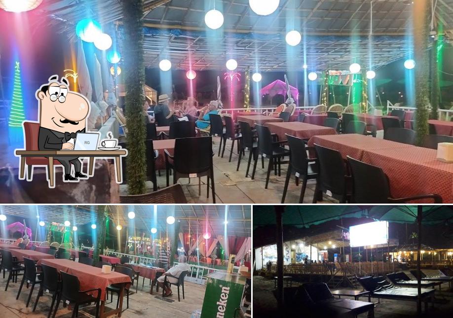 Take a seat at one of the tables at Dominick's Sea Food