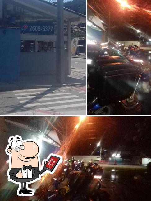 O exterior do Domino's Pizza