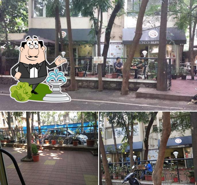 The exterior of London Muffin Cafe