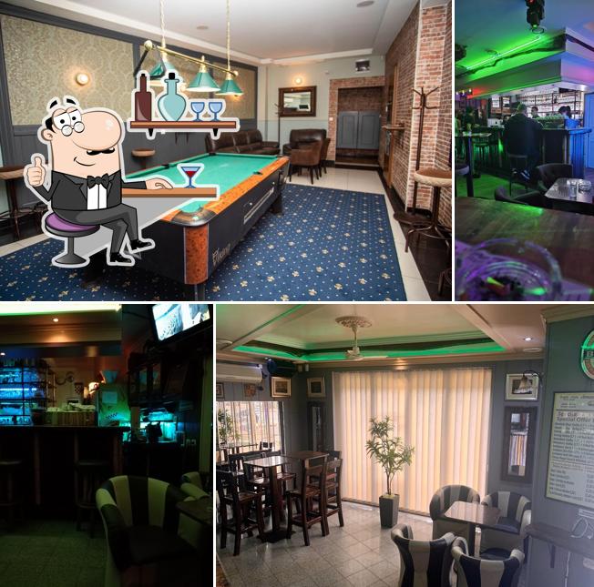 Siediti a un tavolo di Club Cocktail Bar Amadeus