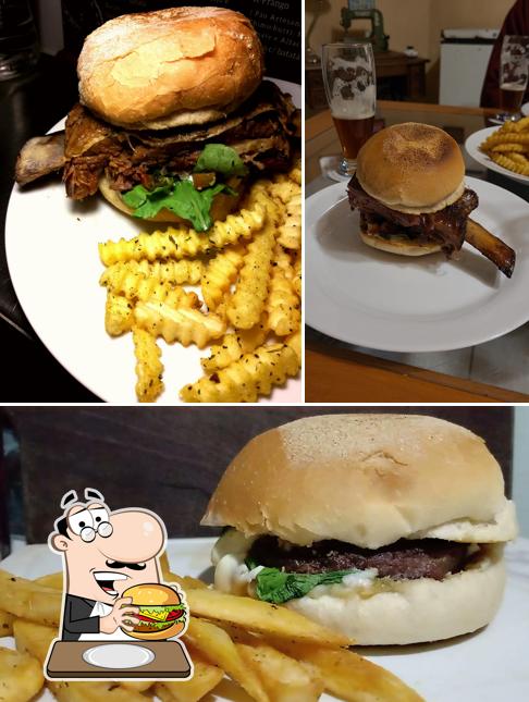 Consiga um hambúrguer no Sanduicheria Cost'Chyla