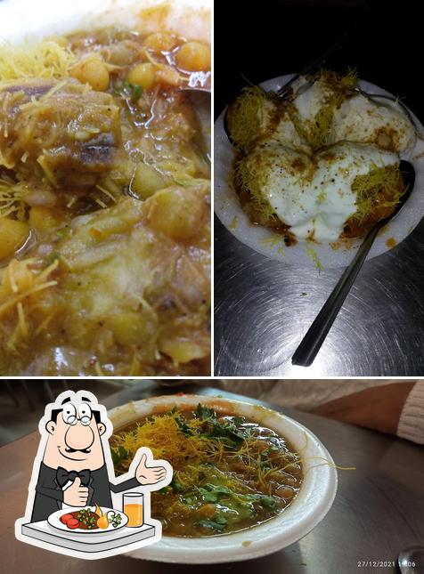 Food at NarayanBhai Bhelwala (Junagadhwala)