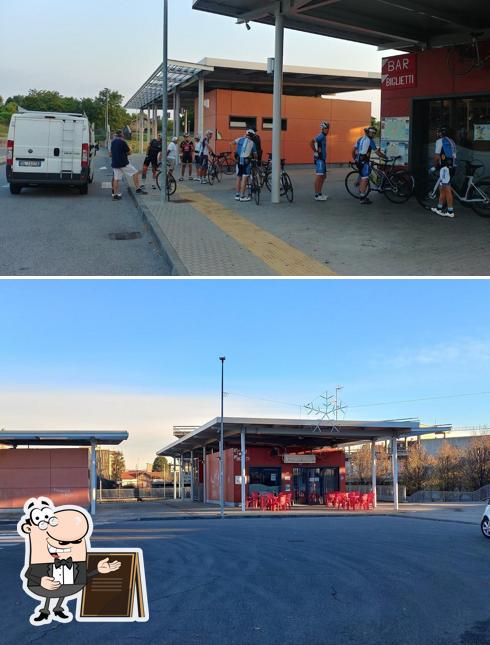 Gli esterni di La' ciclostazione