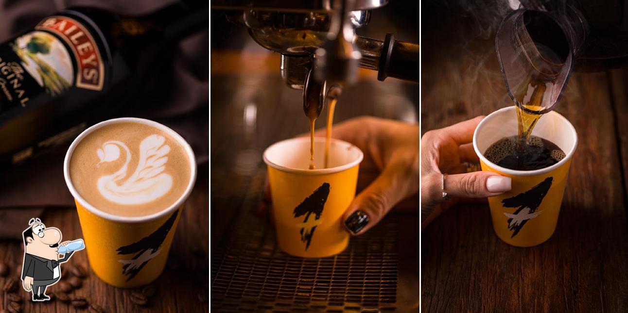 Café com leite em Cafeteria Mais1 Café - Wenceslau Escobar