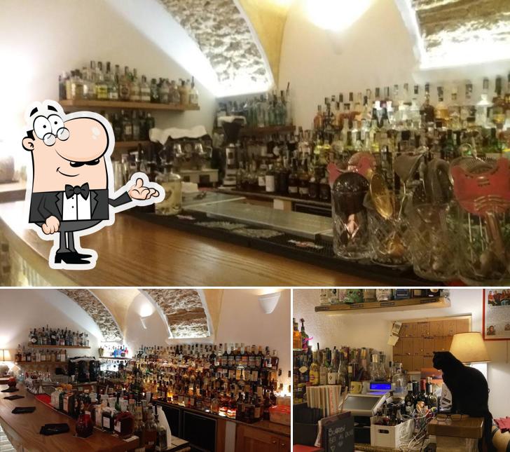 Gli interni di The Duke Cocktail Lounge Bar