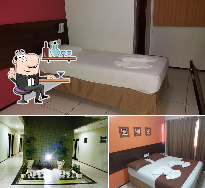 Sente em uma das mesas no Entre Rios Hotel