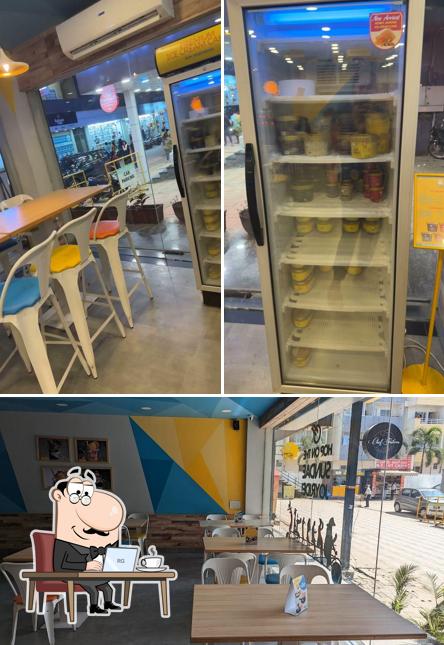 Check out how Polar Bear Ice Cream Sundaes - Seegehalli looks inside