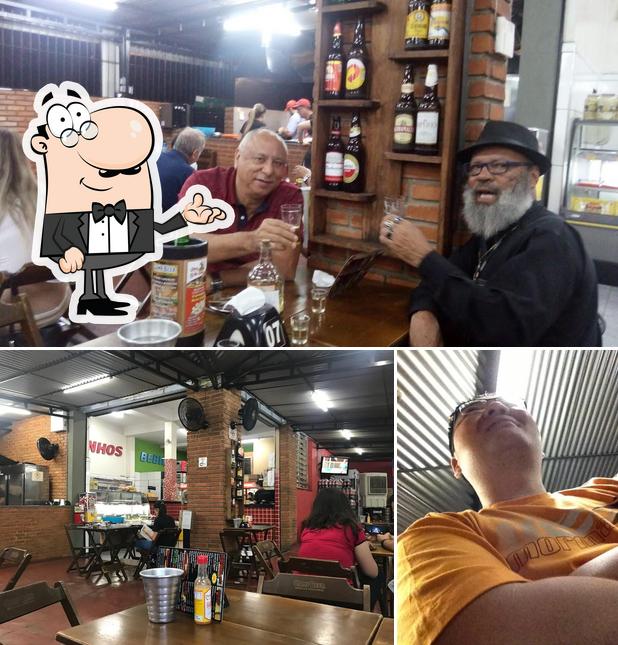 Confira a ilustração apresentando interior e balcão de bar no Camp Beer Bebidas & Espetinhos