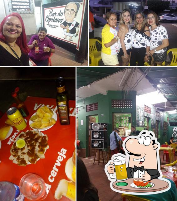 Você pode tomar uma tulipa de cerveja leve ou escura