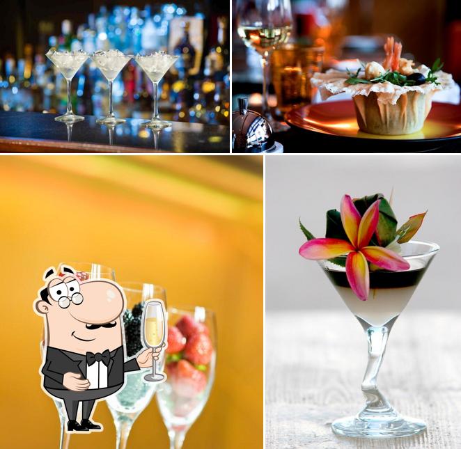 Silk Bar serves alcohol