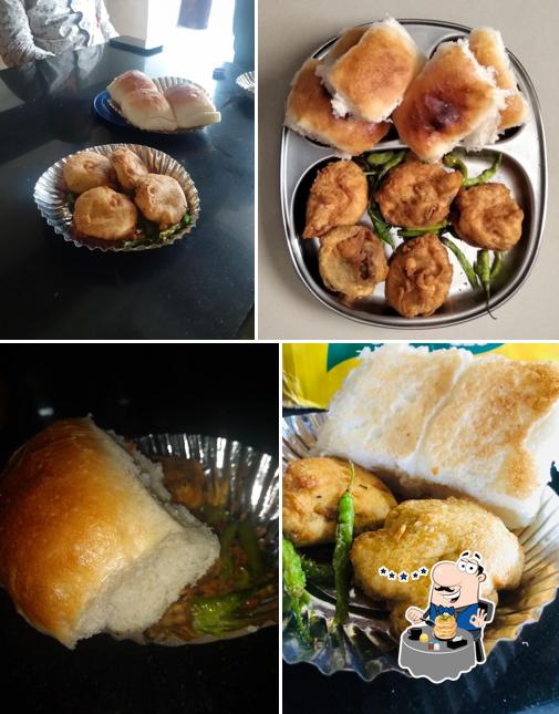 Vada pav at Murhe Vadapav