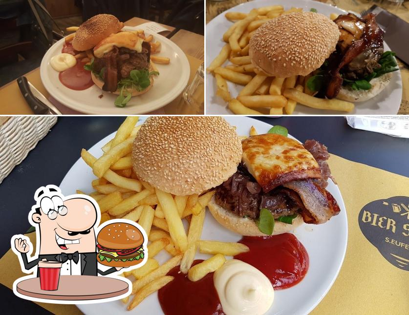 Ordina un hamburger a Bier Stube da Mauro Sant'Eufemia