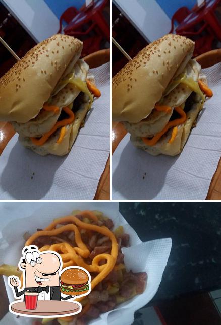 Experimente um hambúrguer no Hamburgueria CR Guarujá SP