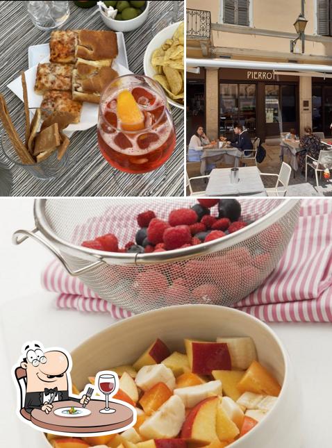 Gelateria Pierrot Di Volta Cremona si caratterizza per la cibo e interni