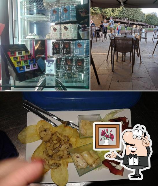 Gli interni di Raf Bar