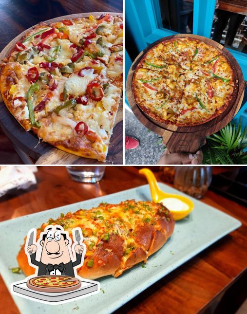 Get pizza at de' blue door café & kitchen