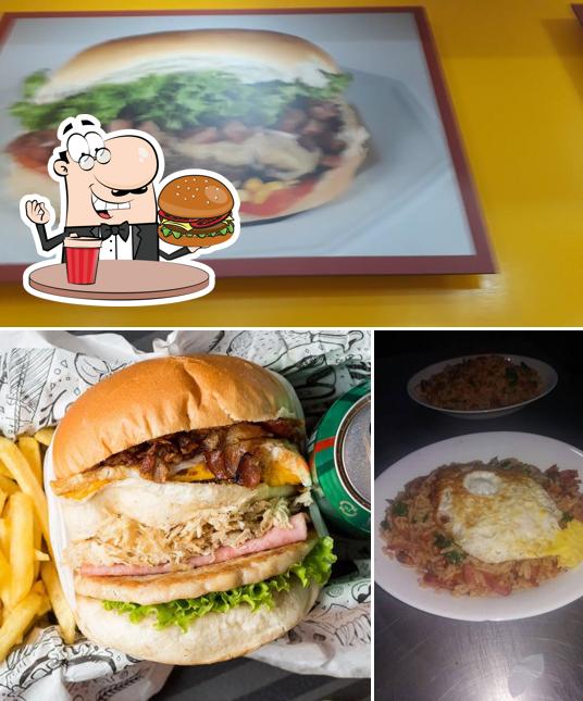 Experimente um hambúrguer no Pit Bull Original Lanches