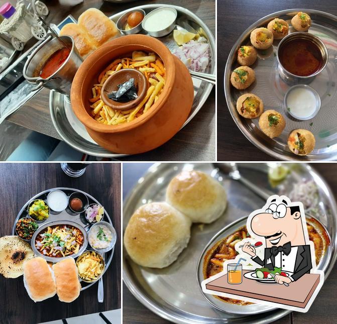 Food at Satari Katta Misal House